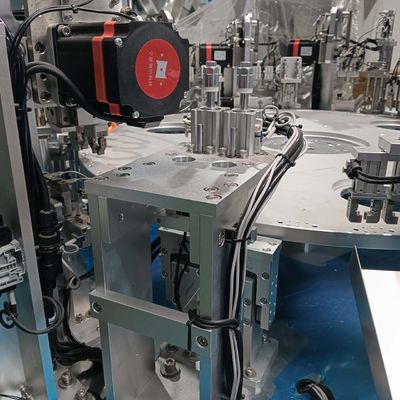 Un buen precio. Máquina de recubrimiento de tapa CE Máquina automática de inserción de recubrimiento de tapa OEM en línea