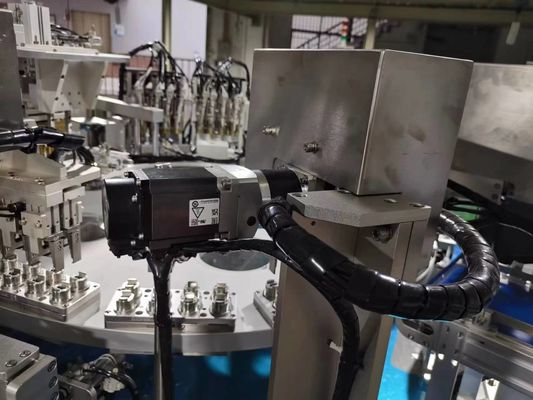 Un buen precio. Máquina de ensamblaje automático Euro Cap tiene funcionamiento giratoria de rendimiento estable en línea