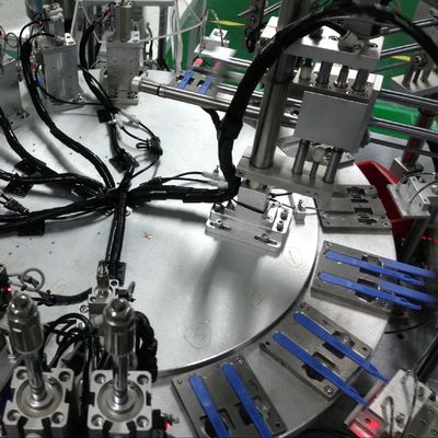 Un buen precio. Máquina automática de ensamblaje de bisturí con pantalla multilingüe para una fácil operación en línea