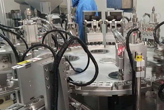 Un buen precio. Máquina de ensamblaje de Euro Cap compacta y ligera El tamaño real varía con la velocidad de producción Durable y resistente en línea