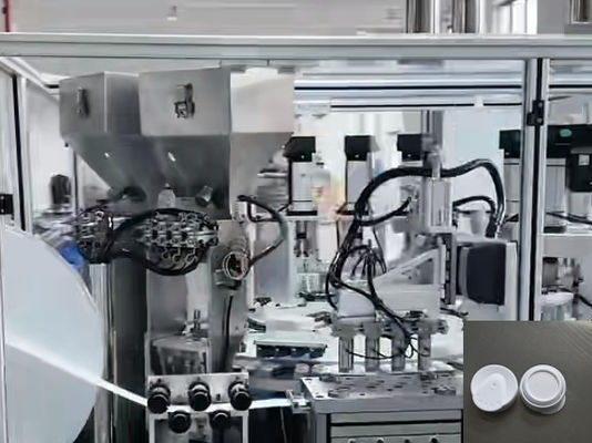 Un buen precio. Precisión del ensamblaje de la máquina de llenado de tapa de desecante con servomotor y control PLC en línea