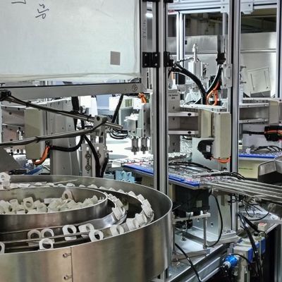 Un buen precio. Máquina de ensamblaje automático de tapa de helicóptero no estándar, personalizada según los requisitos del cliente, operación de carrusel en línea