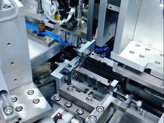 Un buen precio. Máquina de ensamblaje automático para bisturí desechables en línea
