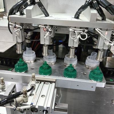Un buen precio. Máquina de tornillo de la tapa del detergente de lavandería con alto rendimiento operación eficiente Servo impulsado con alta tasa de paso en línea