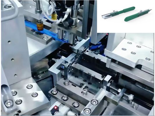 Un buen precio. Máquina de ensamblaje automático de bisturí desechable Rendimiento estable Tasa de funcionamiento rápida en línea