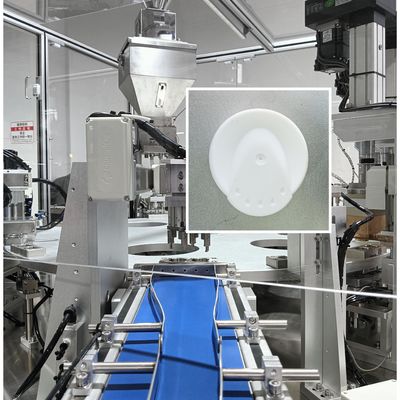 Un buen precio. Máquina de llenado automática con tapa de lengua de pato alimentada por bandeja vibratoria en línea