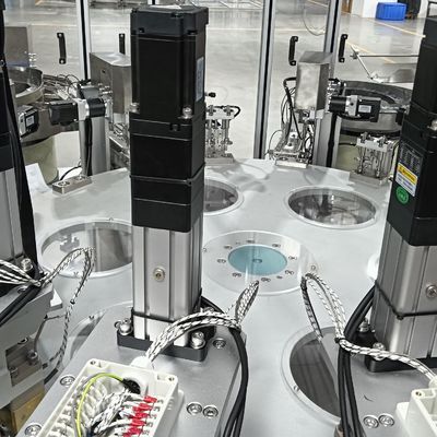 Un buen precio. Máquina de montaje de cubiertas de película de automatización no estándar hecha de acero inoxidable pantalla táctil operación sencilla y fácil de comenzar en línea