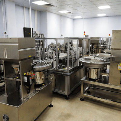 Un buen precio. La máquina ensambladora de tapas Euro Cap se utiliza para el ensamblaje automático de tapas para bolsas y botellas de infusión intravenosa de plástico. en línea