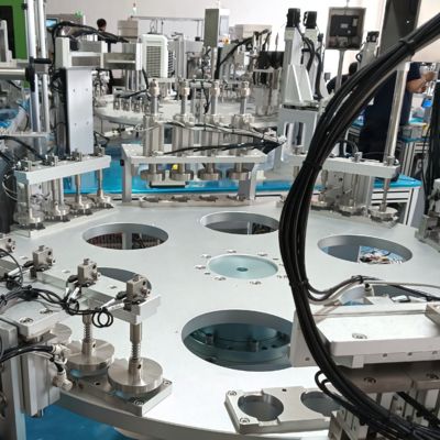 Un buen precio. PLC-Controlled Urine Cap Assembly Machine 2500-7500pcs/h en línea