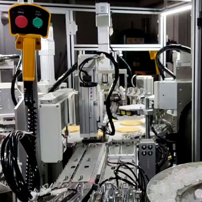 Un buen precio. Máquina de ensamblaje de tapas CRC de velocidad ajustable con funcionamiento de pantalla táctil y tasa calificada del 99% para las tapas de desecante en línea