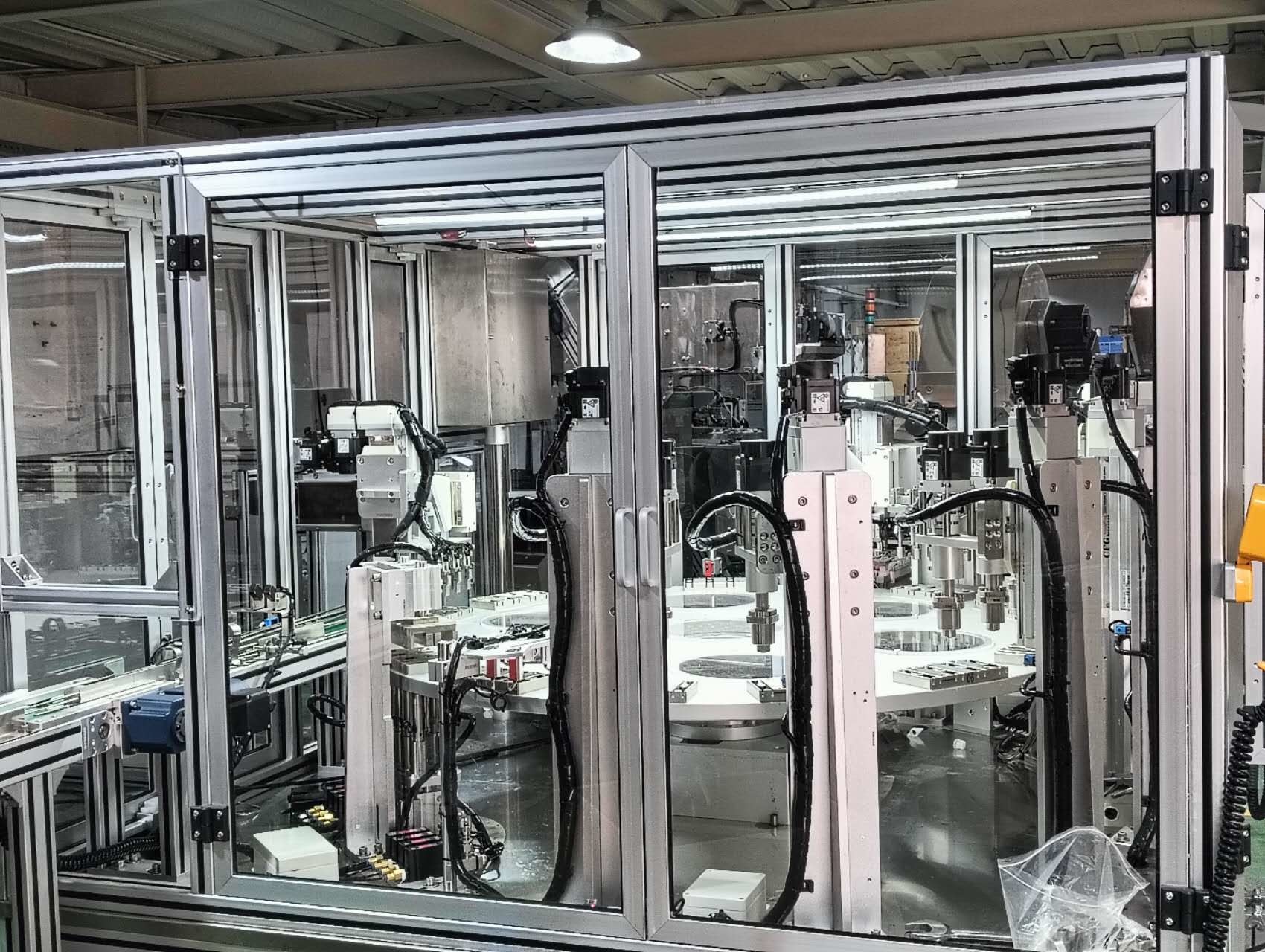 Máquina de llenado y tapado rotativo de 50 Hz Material de acero ...