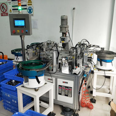 Un buen precio. Máquina de ensamblaje de hardware controlada por PLC 220V Máquina de ensamblaje automático en línea
