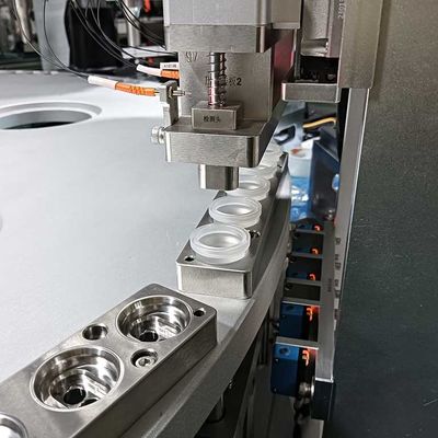 Un buen precio. Máquina de ensamblaje automático de la tapa de infusión Máquina de sellado de la tapa metálica ODM en línea