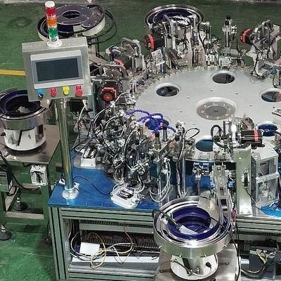 Un buen precio. Máquina de ensamblaje de productos médicos CE para agujas y moldeo por inyección en línea