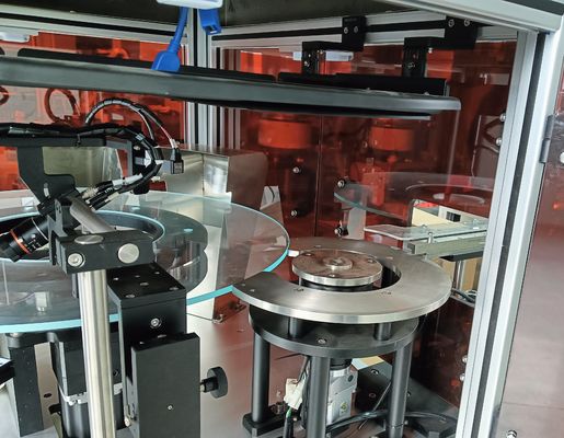 Un buen precio. 8000-15000pcs/h Velocidad de producción Máquina de montaje Euro Cap para tapas y cierres de plástico de varias piezas en línea
