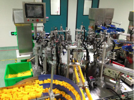 Un buen precio. Máquina de ensamblaje de lancetas de sangre con función de tocadiscos en línea