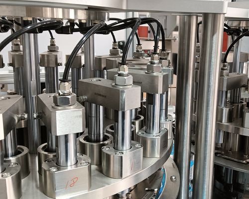 Un buen precio. Máquina de montaje de acero inoxidable y aleación de aluminio Euro Cap con fuente de conducción independiente Mantenimiento fácil en línea