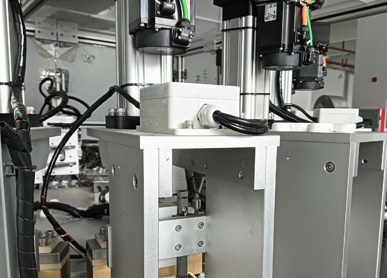 Un buen precio. Superficie pulida y estructura de varilla servo-ligada para una máquina de ensamblaje Euro Cap de presión uniforme y estable en línea