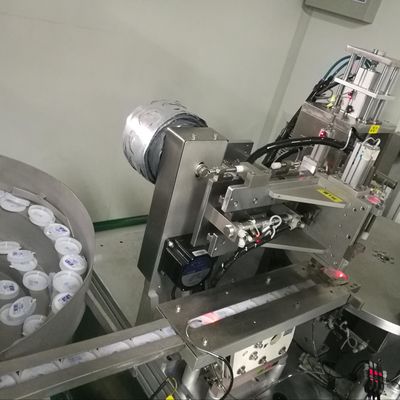 Un buen precio. Máquina de etiquetado automática de control PLC de alta eficiencia en línea