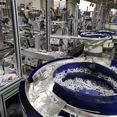 Sistema de ferrocarril lineal deslizante Necesidades diarias Máquina de montaje para el rociador de agua