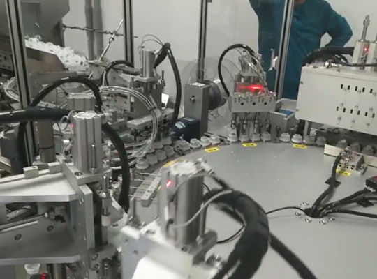 Un buen precio. Máquina de ensamblaje automatizada Eurocap con servo, funcionamiento estable y eficiente, alto rendimiento. en línea