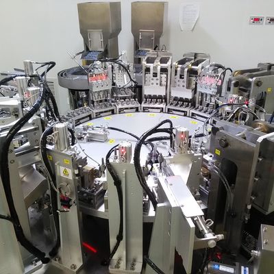 Máquina de montaje de tapa de infusión hecha de acero inoxidable, equipo de buena calidad, servo accionamiento para un rendimiento estable