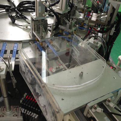 Un buen precio. Máquina de ensamblaje automático de bisturí desechable puede conectarse con la máquina de embalaje en una línea, alta capacidad, alta eficiencia en línea