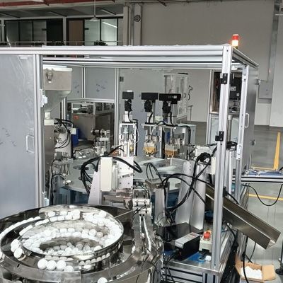 Un buen precio. Máquina de ensamblaje de necesidades diarias versátil para tapas de desecante tapas de gel de silicio tapas de seguridad y tapas CRC en línea