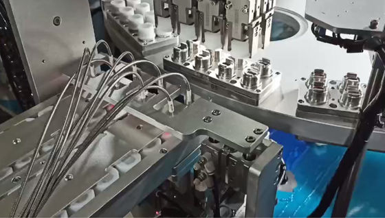 Un buen precio. Máquina de ensamblaje de Euro Cap para ensamblaje automático de tapas de papel de cáscara fácil para bolsas y botellas blandas de infusión intravenosa en línea