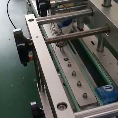 Un buen precio. Máquina de etiquetado automática conectada por cinturón Reducción de los costes laborales Alta eficiencia en línea