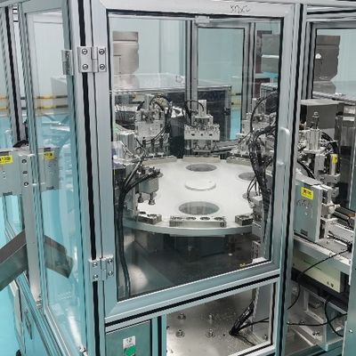 Velocidad de funcionamiento estable y alta precisión de ensamblaje Cap Desicante Silica Gel de llenado Cap de ensamblaje de sellado máquina con servomotor y motor de indexación