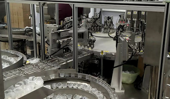 Un buen precio. Máquina de ensamblaje Euro Cap con fuente de accionamiento independiente para facilitar el mantenimiento Superficie pulida para la protección del producto en línea