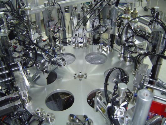 Un buen precio. Tipo de máquina de montaje automático de lanza de aluminio Tipo de giradiscos Operación estable y eficiente en línea