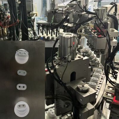 Máquina de ensamblaje de tapa euro de alta precisión y tasa calificada para ensamblaje automático de tapas de papel de cáscara fácil para bolsas y botellas blandas de infusión intravenosa