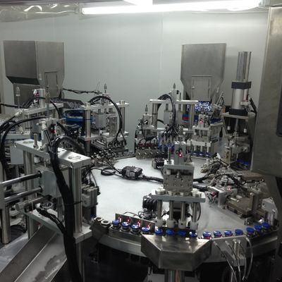 Máquina de ensamblaje de tapa de desecante con una tasa satisfactoria del 99%