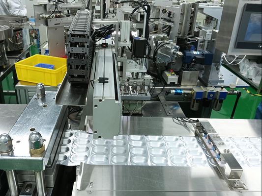 Un buen precio. Máquina de embalaje automática conectada con la máquina de ensamblaje juntos Alta eficiencia en línea