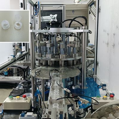 Un buen precio. Máquina de ensamblaje de tapa de movimiento automática no estándar operación mecánica velocidad de operación rápida en línea