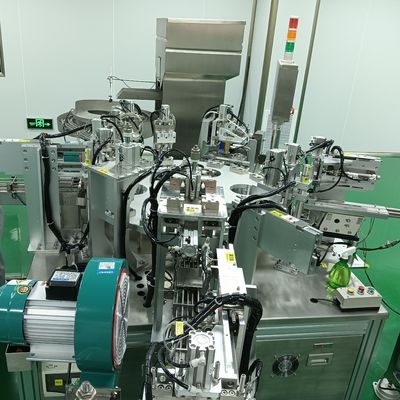 Un buen precio. Máquina de ensamblaje automático para las tapas de yodoforo Operador de plato giratorio Operador de pantalla de control PLC en línea