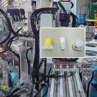 Un buen precio. Máquina de tornillo de tapa automática no estándar alimentación de disco vibratorio dividida en direcciones Tipo de operación del plato giratorio en línea