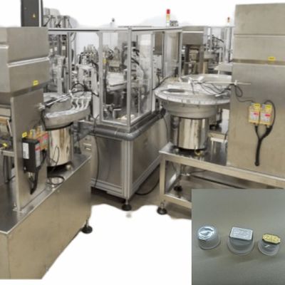 Un buen precio. Máquina de ensamblaje totalmente automática PE PP para infusión de cáscara de hoja de vidrio con servomotor y motor de indicación en línea