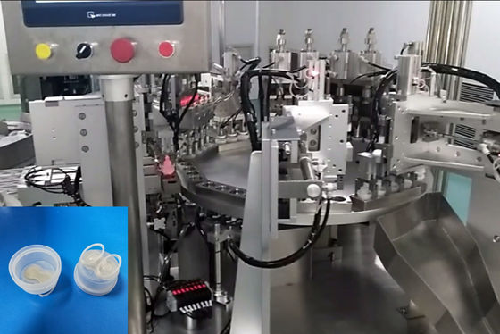 Un buen precio. Máquina de ensamblaje automático para perfusión intravenosa con tapa de peeling en línea