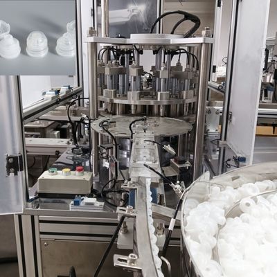 Un buen precio. Máquina de ensamblaje de botellas de bebidas Flip Top no estándar con función de plegado y cierre en línea