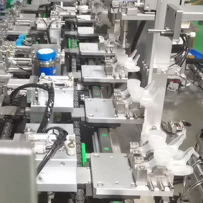 Un buen precio. Máquina de ensamblaje de cabeza de bomba controlada por sistema PLC y funcionamiento de pantalla táctil en línea