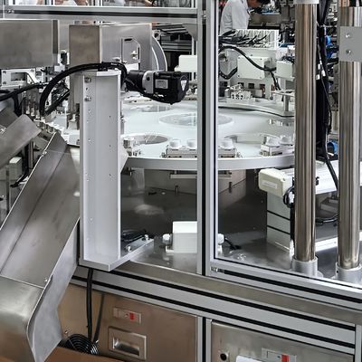 Un buen precio. Máquina ensambladora automática de tapas de película de infusión hecha de acero inoxidable, no fácil de oxidar en línea