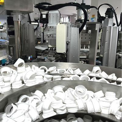 Un buen precio. Máquina ensambladora de tapas de leche automatizada no estándar impulsada por servo, rendimiento estable en línea