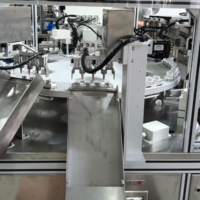 Máquina automática de ensamblaje de películas de infusión para laminar tapas