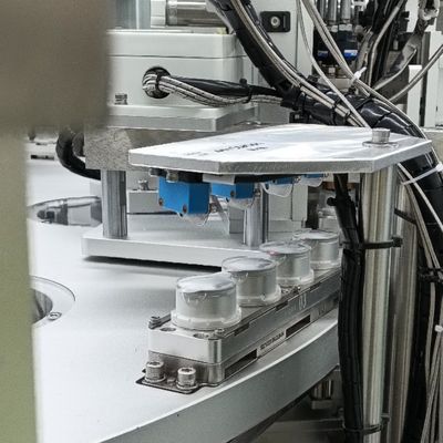 Un buen precio. Máquina de laminado de tapa de infusión que puede producir superficie de soldadura plana de tapa de infusión Euro Cap en línea