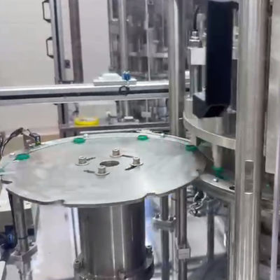 Un buen precio. Máquina de plegado de tapa con máquina de tornillo Configuración de motor de separación y no hay un alto requisito técnico para el operador. en línea