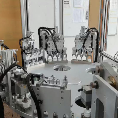 Un buen precio. Máquina ensambladora de tapón desecante con relleno de gel de sílice y sellado, operada por 1 persona en línea
