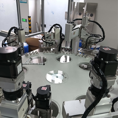 Máquina llenadora de tapones desecantes con resorte tipo carrusel personalizado, con equipo fácil de operar y una pantalla que muestra la solución de problemas.